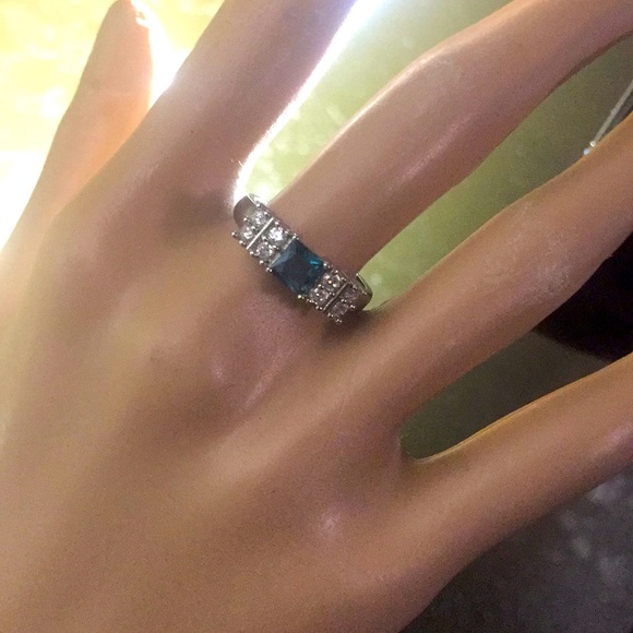 Classic designed Blue Topaz Ring - Picture 10 of 12